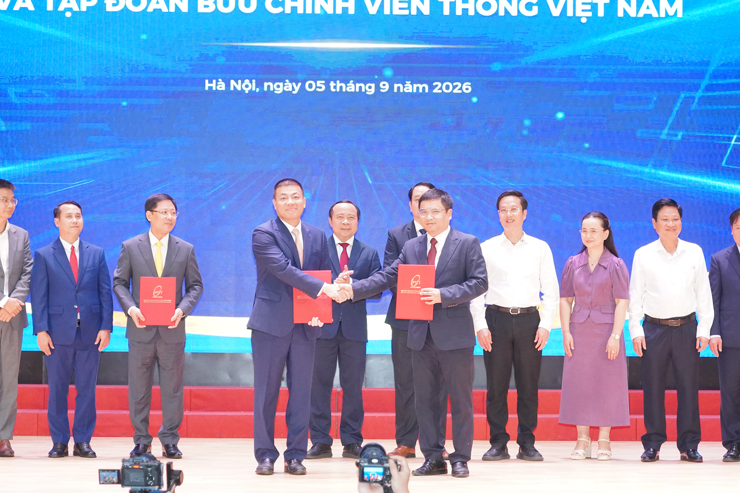 VNPT hợp tác với Học viện Công nghệ Bưu chính Viễn thông phát triển đại học AI-Native